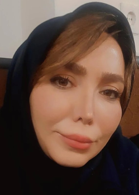 منا میرزایی نیا 